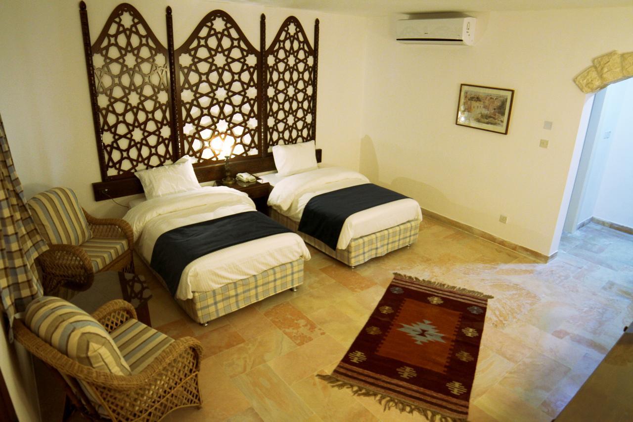 The Old Village Hotel & Resort Wadi Musa Bagian luar foto